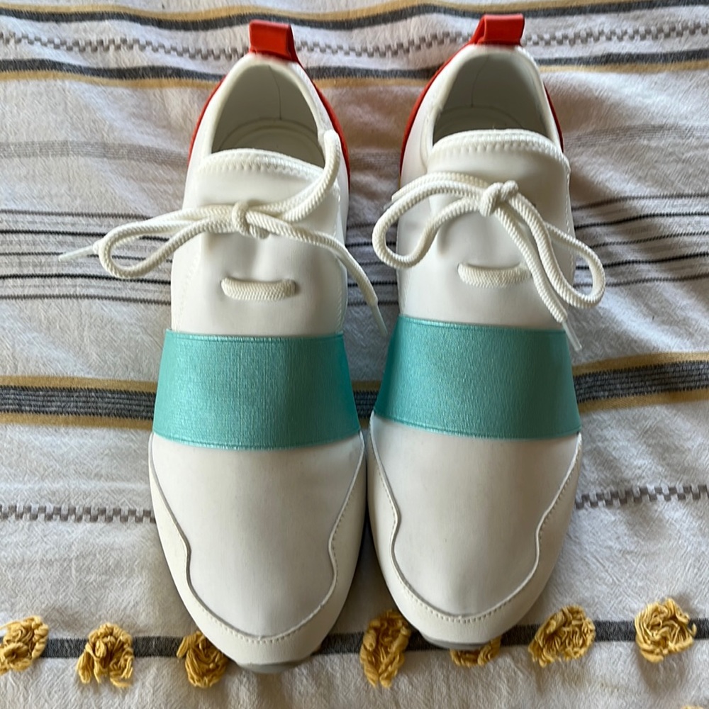 Aldo size 9 tennis shoe